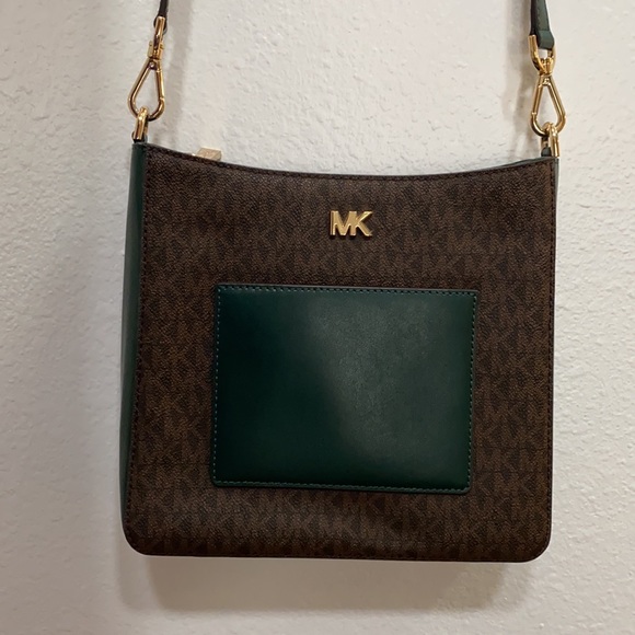 Michael Kors Gloria Pocket Crossbody - Picture 2 of 13